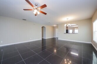 4921 Windbourne Way in St. Cloud, FL - Foto de edificio - Building Photo