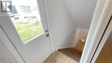 83 Pondcliffe Dr in Kitchener, ON - Building Photo - Building Photo