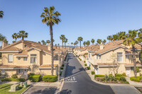 Via Catalina in Laguna Niguel, CA - Foto de edificio - Building Photo