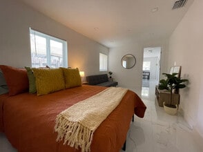 2802 SW 21st St in Miami, FL - Building Photo - Building Photo