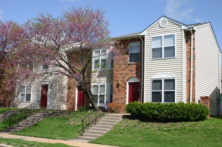 Amherst Place Condominiums in St. Louis, MO - Building Photo