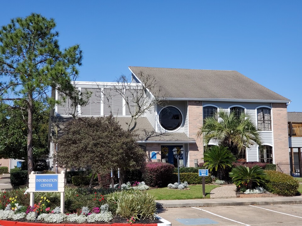 Harbour Bay in La Porte, TX - Building Photo