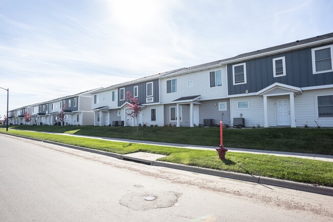 Creekside Commons in Harrisburg, SD - Building Photo - Building Photo