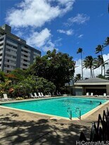 300 Wai Nani Way in Honolulu, HI - Building Photo