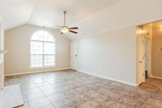 210 Village Dr in Calera, AL - Building Photo - Building Photo