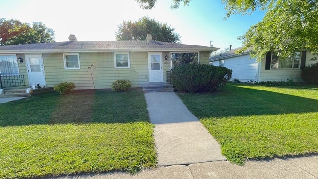 property at 1279 Meadow Ln