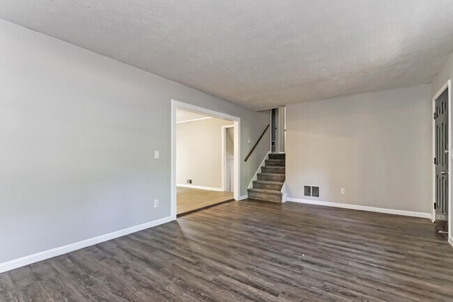203 Lucan Way in Riverdale, GA - Foto de edificio - Building Photo