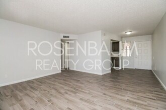 1050 W University Dr in Mesa, AZ - Foto de edificio - Building Photo