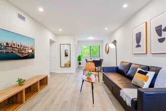 700 SW 11th Ave in Miami, FL - Foto de edificio - Building Photo