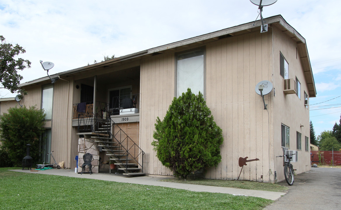 1909 Wildwood Way in Roseville, CA - Building Photo