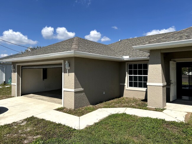 4104-4113 13th St SW in Lehigh Acres, FL - Building Photo - Building Photo