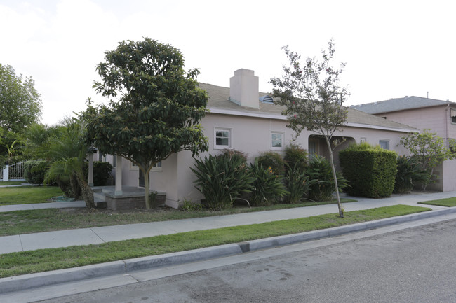 Wilhelmina Apartments in Anaheim, CA - Foto de edificio - Building Photo