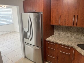 13100 SW 92nd Ave in Miami, FL - Building Photo - Building Photo