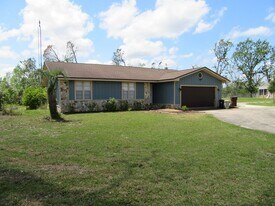 8629 Deerpoint Dr in Youngstown, FL - Building Photo