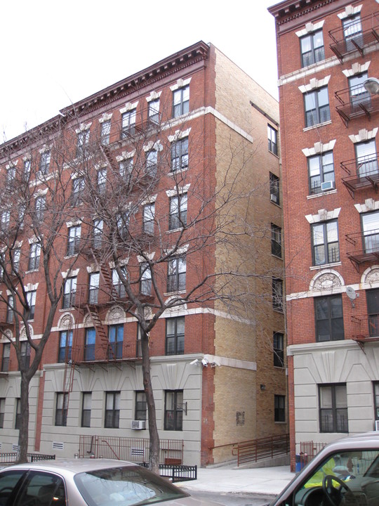 15 Albany Ave in Brooklyn, NY - Building Photo