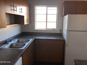9321 Roanoke Dr in El Paso, TX - Building Photo - Building Photo