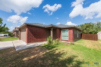 132 Talon Dr in Luling, TX - Building Photo - Building Photo