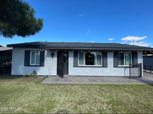 property at 3536 E Oak St