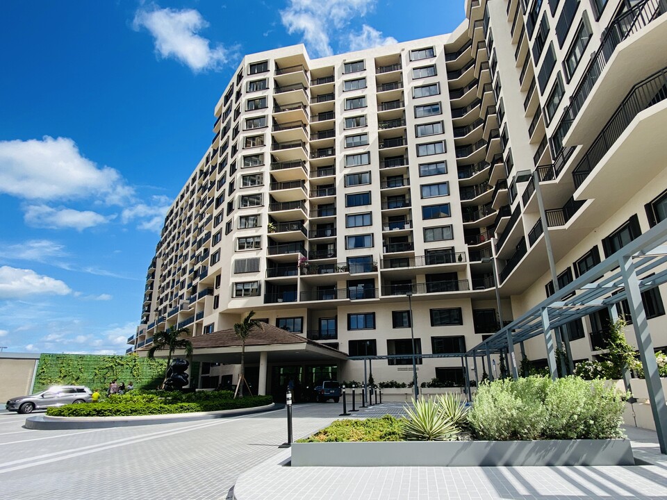 540 Brickell Key, Unit 613 in Miami, FL - Foto de edificio