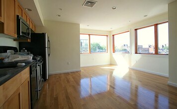 6 Beech St, Unit 304 in Cambridge, MA - Building Photo - Building Photo