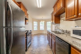 2216 Paula Cir in Ocean Springs, MS - Building Photo - Building Photo