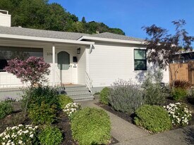 379 Irwin St in San Rafael, CA - Building Photo