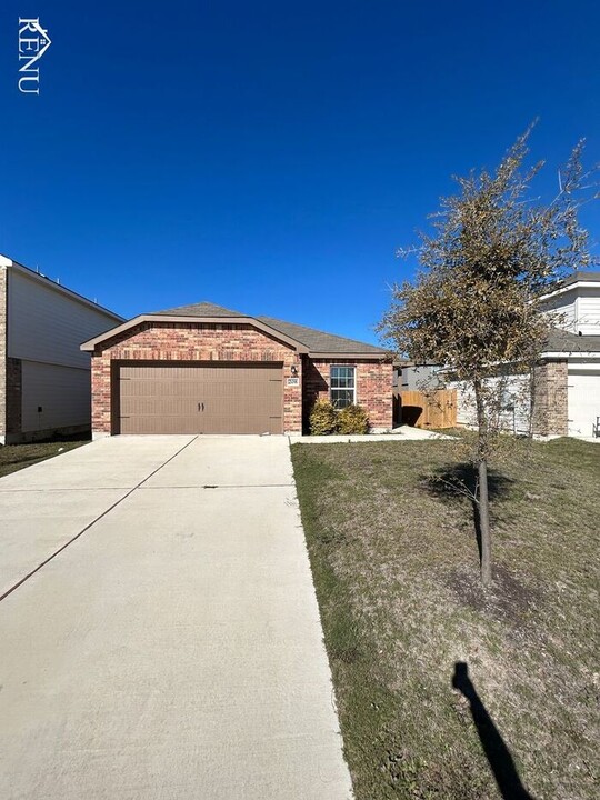 208 Silvercrest Ln in Jarrell, TX - Building Photo