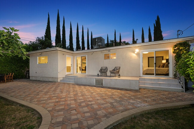 465 N Kilkea Dr in Los Angeles, CA - Building Photo - Building Photo