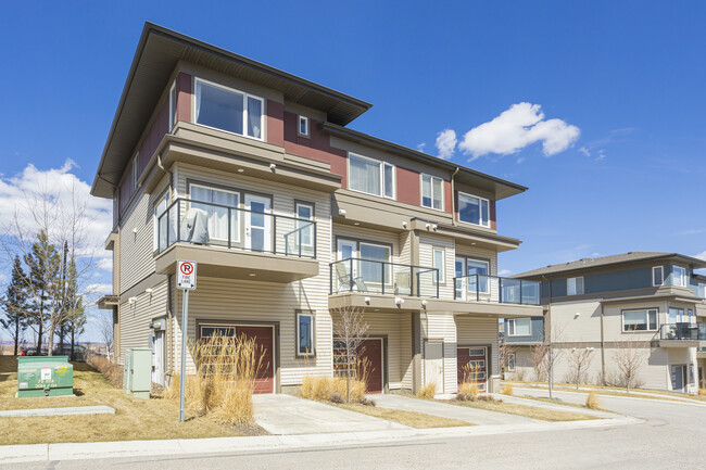 501 River Heights Dr in Cochrane, AB - Building Photo - Building Photo