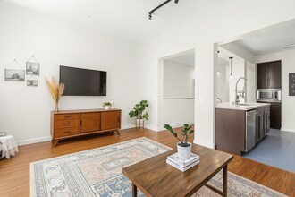 503 W Maple Ave in Orange, CA - Building Photo - Building Photo