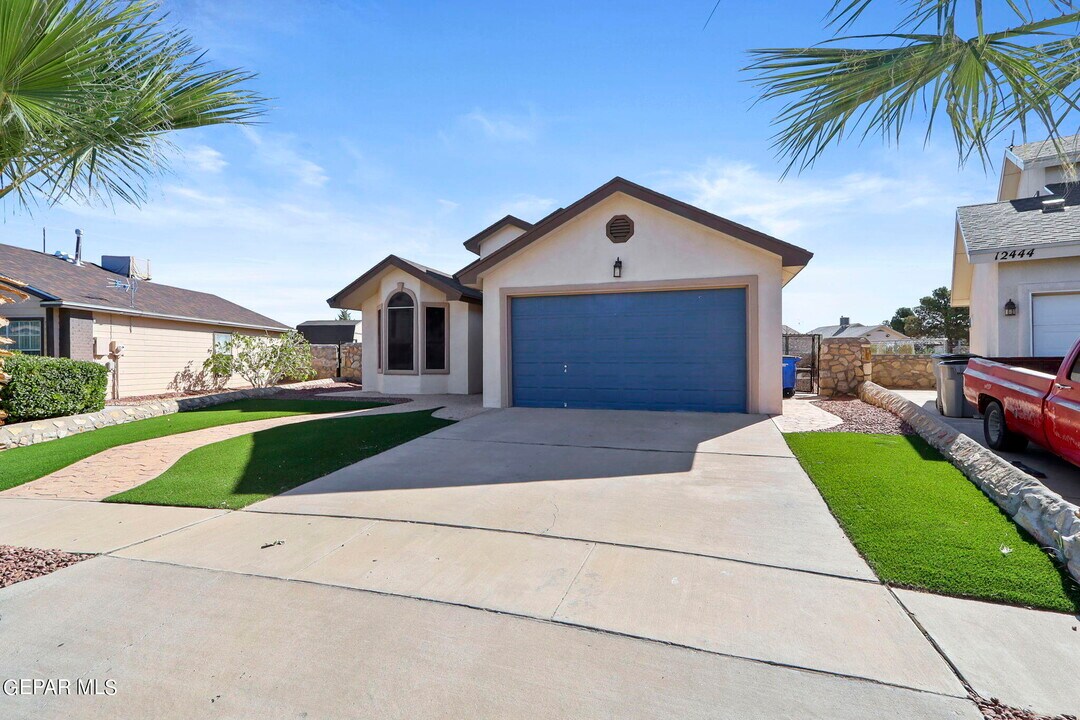 12448 Tierra Madre Rd in El Paso, TX - Building Photo