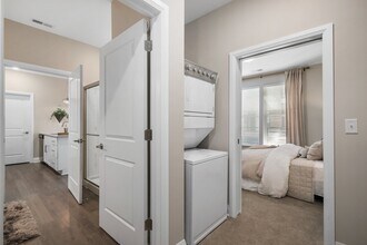 Legacy at Jeffrey Park in Columbus, OH - Foto de edificio - Interior Photo