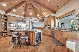 10390 E Paradise Dr in Scottsdale, AZ - Building Photo - Building Photo