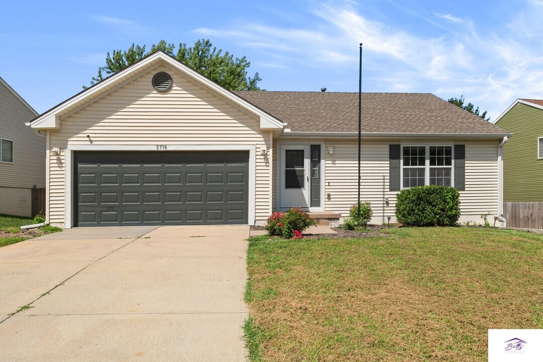 2716 Joann Ave in Bellevue, NE - Building Photo