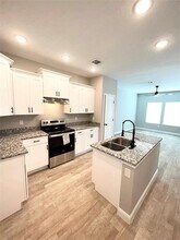 8006 Bowen St in Houston, TX - Building Photo - Building Photo
