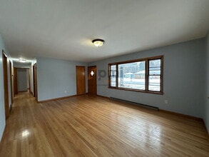 202 E 68th Pl in Merrillville, IN - Building Photo - Building Photo