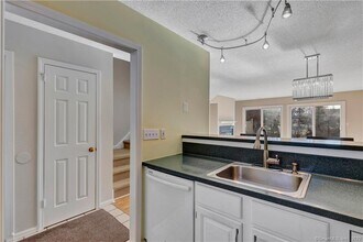 11 Strathmore Ln in Westport, CT - Building Photo - Building Photo