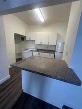 2300 W Flagler St in Miami, FL - Building Photo - Building Photo