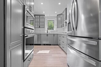 12 Lowell Pl in Waltham, MA - Building Photo - Building Photo