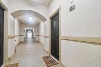 501 Knights Run Ave in Tampa, FL - Building Photo - Building Photo