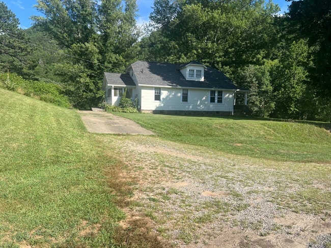 62 Elm Tree Ln in Canton, NC - Building Photo - Building Photo