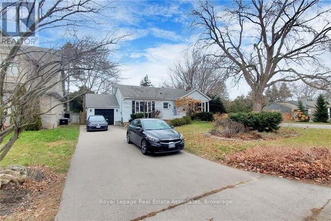 925 Kingsway Dr in Burlington, ON - Building Photo - Building Photo