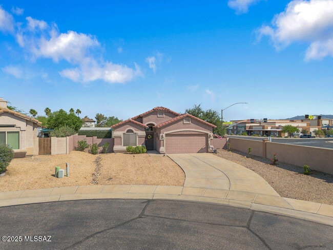 property at 7659 N Hemingway Pl