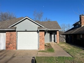 1509 N Grant Dr, Unit B in Sherman, TX - Building Photo