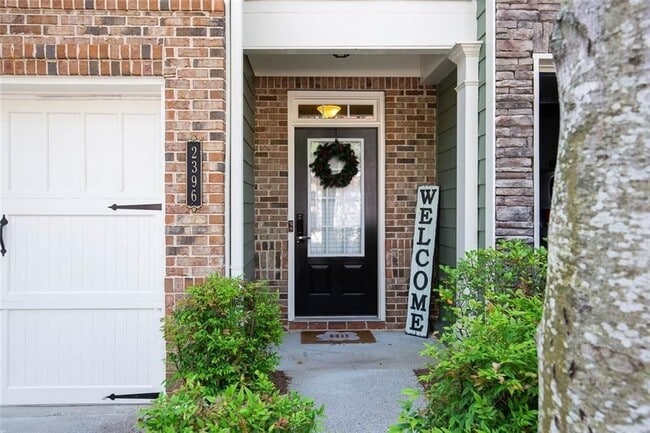 2396 Meadow Falls Ln in Duluth, GA - Foto de edificio - Building Photo