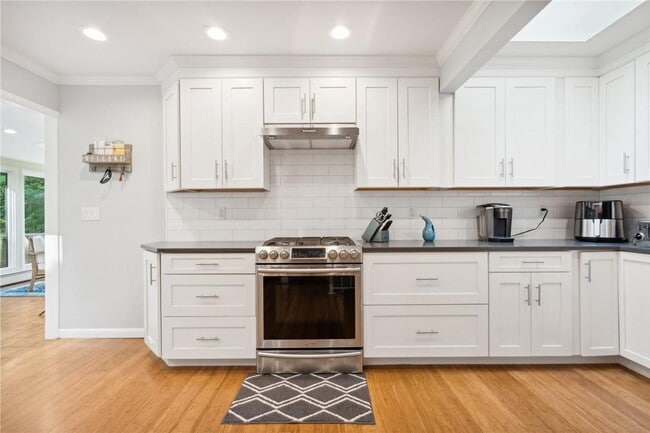 8 Oak Tree Dr in Cornwall, NY - Building Photo - Building Photo