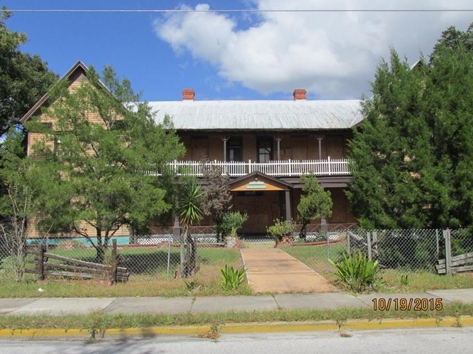 1502 High St in Leesburg, FL - Foto de edificio