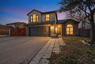 5204 Sherburne Dr in Arlington, TX - Building Photo