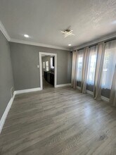 6415 Brann St in Oakland, CA - Foto de edificio - Building Photo