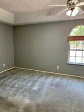 6078 N Hazel Ave in Fresno, CA - Building Photo - Building Photo